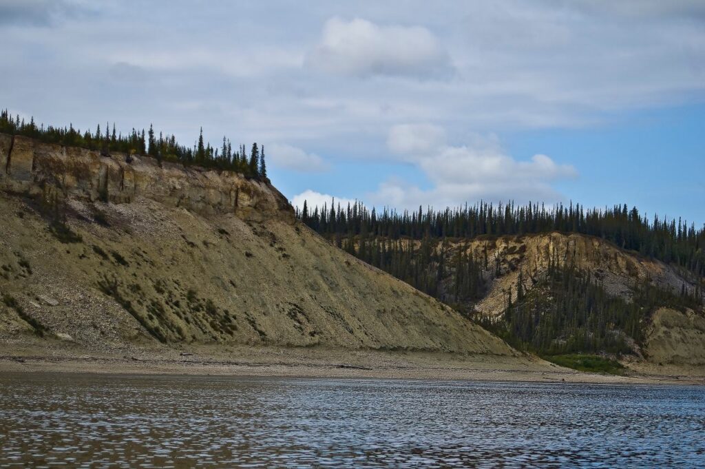 picture of water and mountains near Northwest Territories